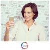 Inès de la Fressange teste l'application Makeup Genius de L'Oréal Paris à Cannes. 
 
 
 