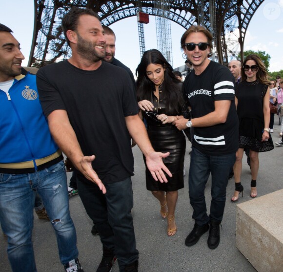 Kim Kardashian s'est rendue à la tour Eiffel avec son meilleur ami - Paris 22 mai 2014