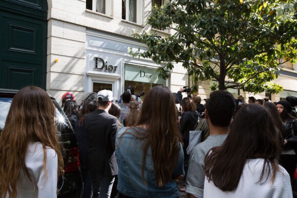 Kim Kardashian et sa soeur Kourtney sont allées déjeuner à l'Avenue puis à la boutique Baby Dior. Plus tard, Kim s'est rendue à la tour Eiffel - Paris 22 mai 2014