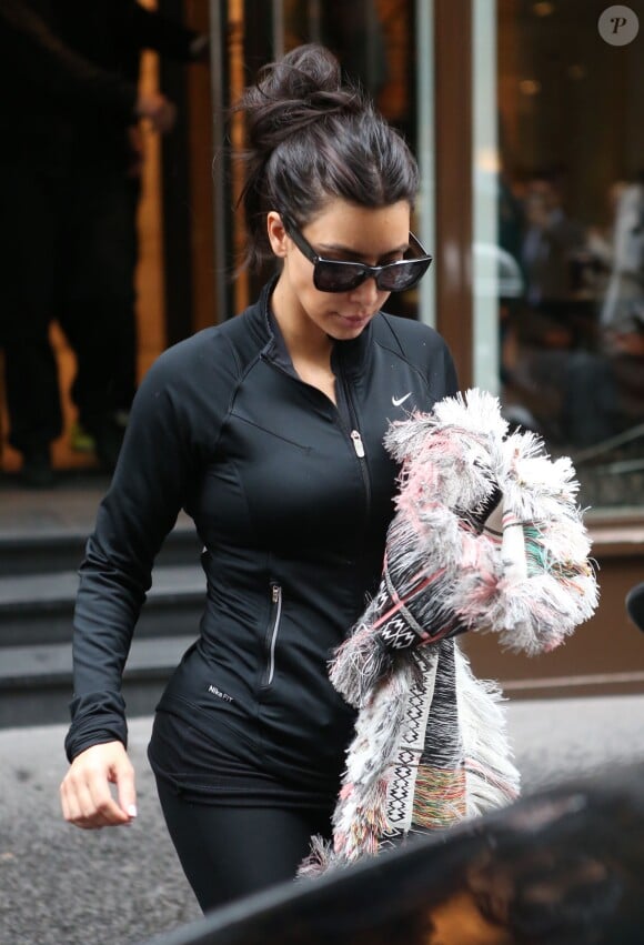 Kim Kardashian quitte la salle de gym à Paris le 22 mai 2014.