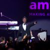 Aloe Blacc sur la scène du gala Cinema Against Aids de l'amfAR, en marge du Festival de Cannes, le 22 mai 2014 à Antibes