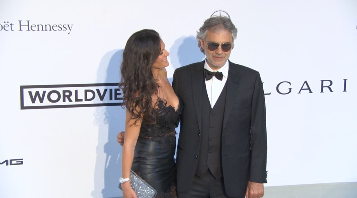 Vidéo Andrea Bocelli et son épouse Veronica Berti ont permi de récolter 1,1 million d'euros Vidéo Andrea Bocelli et son épouse Veronica Berti ont permi de récolter 1,1 million d'euros