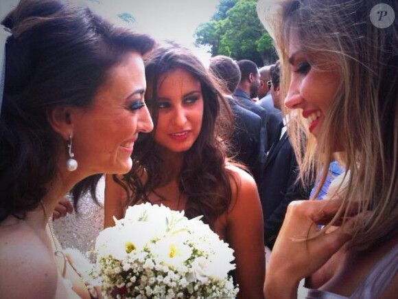 Alexandra Rosenfeld a retwitté une photo d'elle, de Rachel Legrain Trapani et Malika Ménard au mariage de la jolie Rachel - Twitter