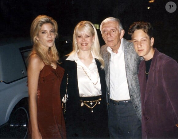 Aaron Spelling (décédé en 2006), avec sa femme Candy, leur fille Tori et leur fils Randy à Los Angeles en 1993.