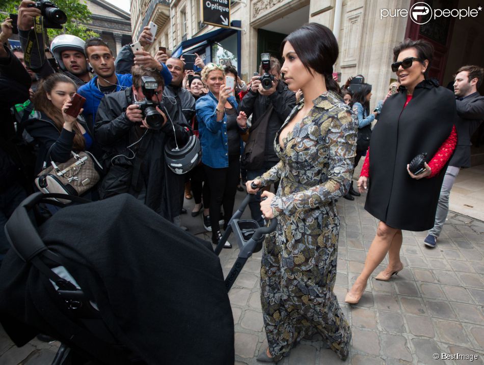  Kim Kardashian, sa fille North et sa m&amp;egrave;re Kris Jenner se rendent au ch&amp;acirc;teau de Wideville. Paris, le 23 mai 2014. 