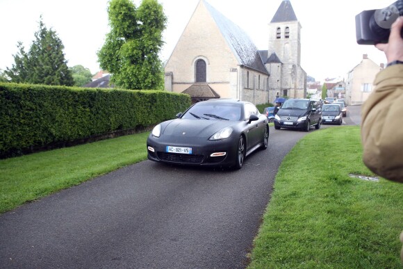 Kim Kardashian, Kanye West et leurs invités arrivent au château de Wideville, propriété de Valentino. Crespières, le 23 mai 2014.