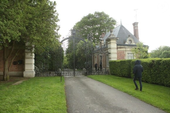 Kim Kardashian, Kanye West et leurs invités arrivent au château de Wideville, propriété de Valentino. Crespières, le 23 mai 2014.