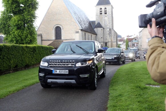 Kim Kardashian, Kanye West et leurs invités arrivent au château de Wideville, propriété de Valentino. Crespières, le 23 mai 2014.