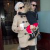 Pink, son mari Carey Hart et leur fille Willow quittant New York le vendredi 13 decembre 2013.