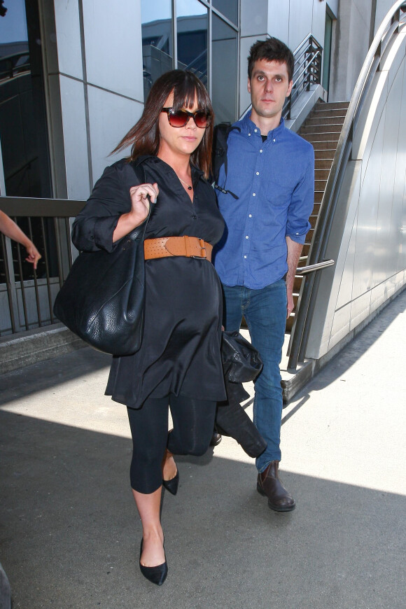 Christina Ricci, accompagnée de son mari James Heerdegen, dévoile son ventre de future maman, à Los Angeles le 23 mai 2014