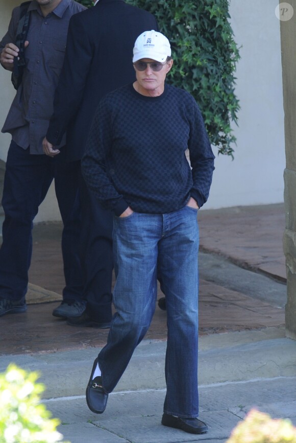 Bruce Jenner, en famille, s'apprête à quitter l'hôtel Belmond Villa San Michele. Florence, le 25 mai 2014.