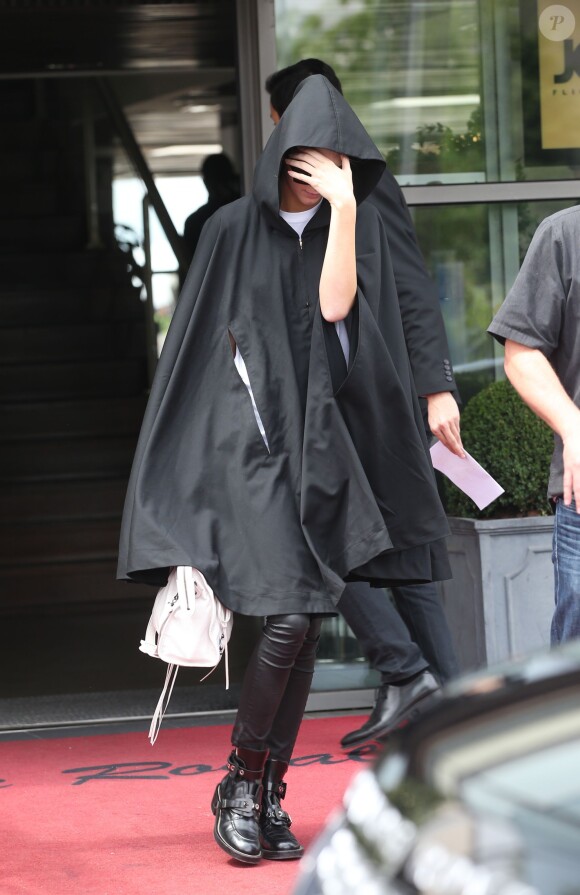 Kendall Jenner arrive à l'aéroport du Bourget en provenance de Florence. Le 25 mai 2014.