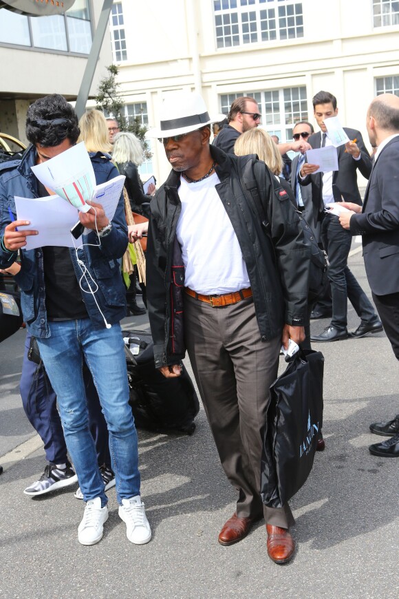 Ray West, le papa de Kanye West arrive à l'aéroport du Bourget en provenance de Florence, où son fils et Kim Kardashian se sont mariés. Le 25 mai 2014.