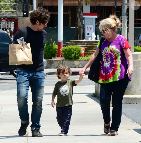 Thomas Ian Nicholas et son fils Nolan River (3 ans) à Los Angeles, le 25 mai 2014. 
