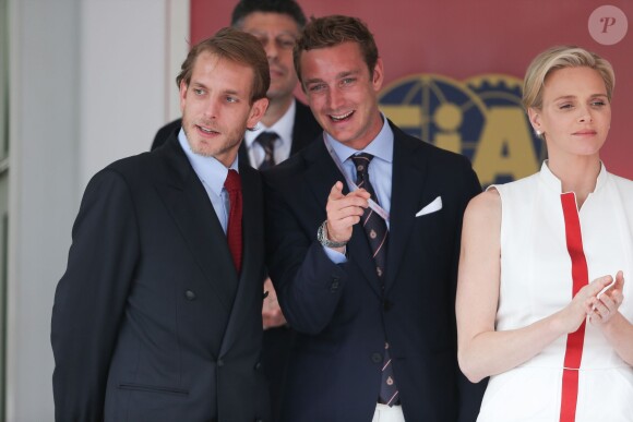 Andrea et Pierre Casiraghi étaient bien complices, derrière la princesse Charlene, le 25 mai 2014 lors de la cérémonie du podium au Grand Prix de Monaco