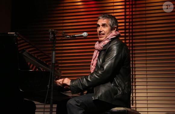 Julien Clerc lors de la soirée hommage à Etienne Roda-Gil à l'occasion des 10 ans de sa disparition à la Sacem. Neuilly-sur-Seine, le 26 mai 2014.
