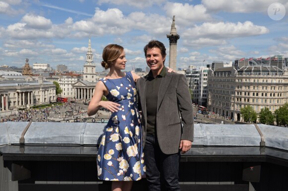 Tom Cruise, Emily Blunt (robe Oscar de la Renta) - Photocall du film "Edge of Tomorrow" sur le toit de l'hôtel Trafalgar à Londres, le 25 mai 2014.