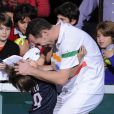  Micha&euml;l Llodra avec son fils Th&eacute;o lors du BNP Paribas tennis Masters au Palais Omnisport de Paris-Bercy, le 2 novembre 2012 &agrave; Paris 