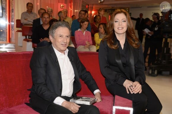 Michel Drucker et Isabelle Boulay - Enregistrement de l'émission "Vivement Dimanche" consacrée à Kad Merad, à Paris le 28 mai 2014. L'émission sera diffusée le 22 juin 2014.