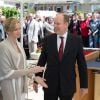 Le prince Albert II de Monaco et son épouse la princesse Charlene ont visité la ville de Carlat où ils ont dévoilé la plaque de l'école Nelson Mandela et ont également visité la ville de Calvinet dans l'ancien Comté de Carladès, le 15 mai 2014.