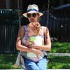 Jessica Alba et sa fille Haven font de la balançoire à Beverly Hills, Los Angeles, le 31 mai 2014.