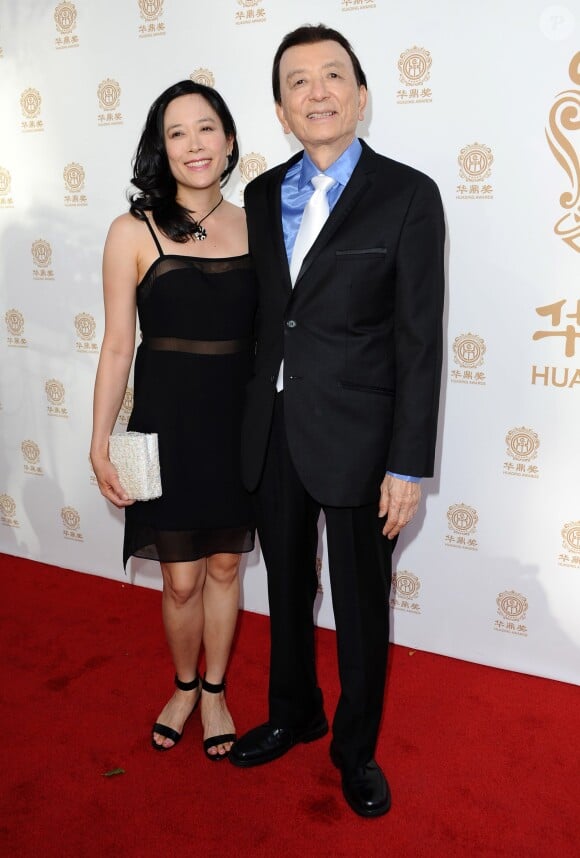 April Hong et James Hong lors de la 11e cérémonie des Huading Film Awards au Ricardo Montalban Theater de Los Angeles, le 1er juin 2014.