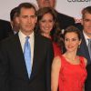 La princesse Letizia et son époux le prince Felipe d'Espagne assistent à un dîner organisé par la Chambre de Commerce à Séville, en Espagne, le 20 mai 2014.