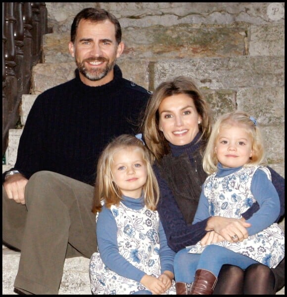 Felipe et Letizia d'Espagne avec leurs deux filles à Noël 2009 à Madrid. 