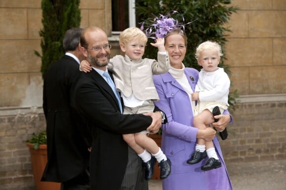 Lord et Lady Nicholas Windsor avec leurs enfants Albert et Leopold au mariage du prince Georg Friedrich de Prusse et de la princesse Sophie d'Isenbourg le 27 août 2011 à Potsdam.