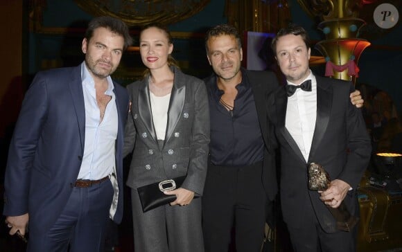 Clovis Cornillac et sa femme Lilou Fogli, Davy Sardou (prix du meilleur acteur dans un second rôle) lors de la 26e nuit des Molières aux Folies Bergère à Paris, le 2 juin 2014.