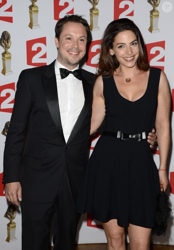 Davy Sardou (prix du meilleur acteur dans un second rôle) et sa femme Noémie Elbaz lors de la 26e nuit des Molières aux Folies Bergère à Paris, le 2 juin 2014.