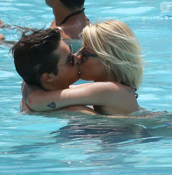 Caroline Receveur et son fiancé Valentin : passionnés en vacances à Miami le 1er juin 2014