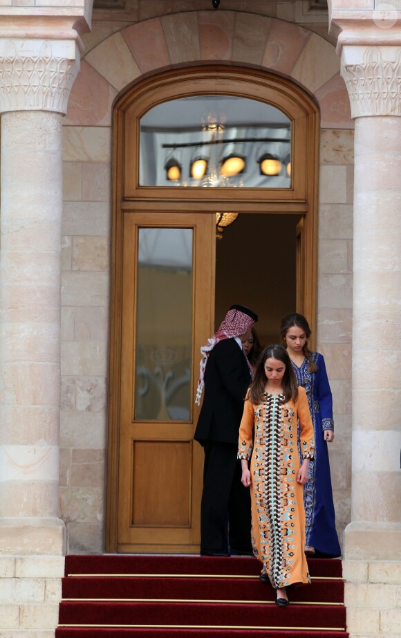 Les princesses Salma et Iman bint Abdullah, filles du roi Abdullah II et de la reine Rania de Jordanie, le 25 mai 2014 à Amman lors de la fête de l'indépendance.