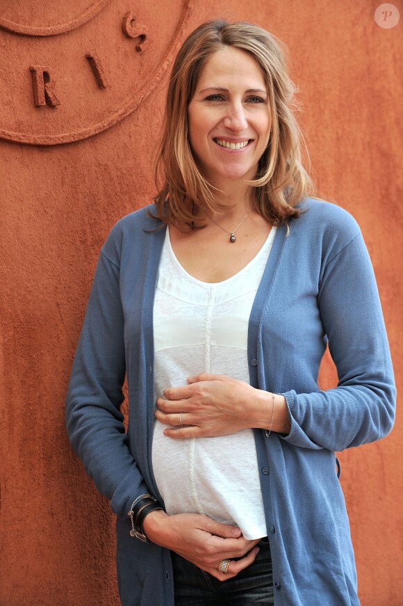 Maud Fontenoy, enceinte de son 3e enfant, lors des Internationaux de France de tennis de Roland-Garros à Paris, le 5 juin 2014.