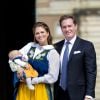 La princesse Madeleine de Suède, son mari Chris O'Neill et leur fille la princesse Leonore étaient chargés d'inaugurer la journée portes ouvertes du palais royal, à Stockholm, à l'occasion de la Fête nationale le 6 juin 2014. Il s'agissait par la même occasion de la présentation en chair et en os du bébé à ses compatriotes suédois.