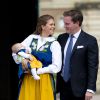 La princesse Madeleine de Suède, son mari Chris O'Neill et leur fille la princesse Leonore ont accueilli le public pour la journée portes ouvertes du palais royal, à Stockholm, à l'occasion de la Fête nationale le 6 juin 2014. Il s'agissait par la même occasion de la présentation en chair et en os du bébé à ses compatriotes suédois.