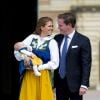 La princesse Madeleine de Suède, son mari Chris O'Neill et leur fille la princesse Leonore ont accueilli le public pour la journée portes ouvertes du palais royal, à Stockholm, à l'occasion de la Fête nationale le 6 juin 2014. Il s'agissait par la même occasion de la présentation en chair et en os du bébé à ses compatriotes suédois.