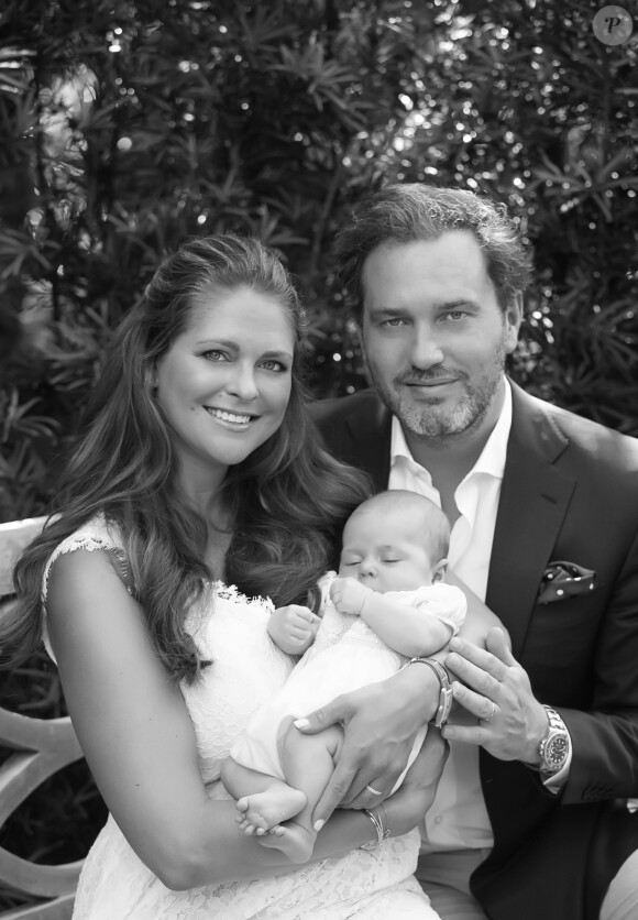 Madeleine de Suède et Christopher O'Neill avec leur fille la princesse Leonor : photo de famille publiée avant le baptême de la fillette.