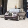 La voiture de la reine Elisabeth II d'Angleterre et le prince Philip, duc d'Edimbourg lors du banquet à l'Elysée donné en l'honneur de la reine Elizabeth II, Paris, le 6 juin 2014.