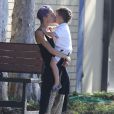 Exclusif - Moment de tendressse entre Nicole Richie et son fils Sparrow à Los Angeles le 2 juin 2014