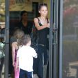 Exclusif - Nicole Richie emmène ses enfants Harlow et Sparrow dans une salle de gym à Los Angeles le 2 juin 2014