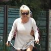 Pamela Anderson fait du vélo à Malibu, le 8 juin 2014. 