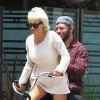 Pamela Anderson fait du vélo avec son mari dans les rues de Malibu, le 8 juin 2014. 