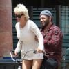Pamela Anderson fait du vélo avec son mari Rick Salomon à Malibu, le 8 juin 2014. 