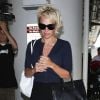 Pamela Anderson arrive à l'aéroport de Los Angeles, le 30 mai 2014.
