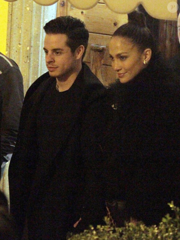 Jennifer Lopez et Casper Smart arrivent à Rome, le 13 novembre 2013. 