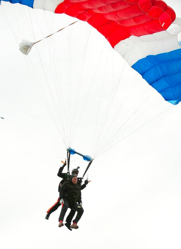 George H.W Bush a fait un saut en parachute pour son 90e anniversaire le 12 juin 2014 à Kennebunkport dans le Maine.