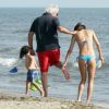 Flavio Briatore, sa belle Elisabetta Gregoraci et leur fils Nathan Falco profitent du soleil sur les plages de Marina Di Pietrasanta, le 4 juin 2014