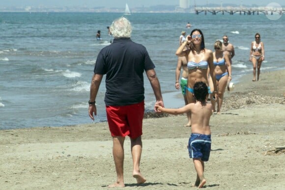 Flavio Briatore, sa belle Elisabetta Gregoraci et leur fils Nathan Falco en vacances à Marina Di Pietrasanta, le 4 juin 2014