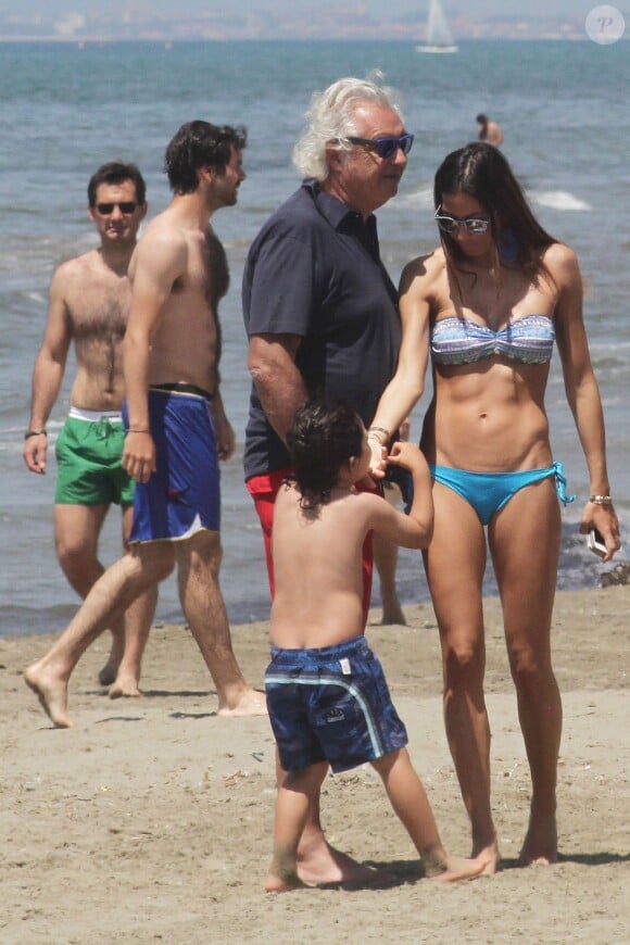 Flavio Briatore, sa belle Elisabetta Gregoraci et leur fils Nathan Falco profitent du soleil sur les plages de Marina Di Pietrasanta, le 4 juin 2014